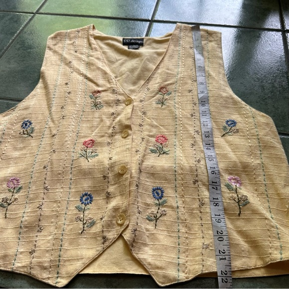 VTG Light Yellow Ditsy Floral Embroidered Vest - Picture 12 of 12